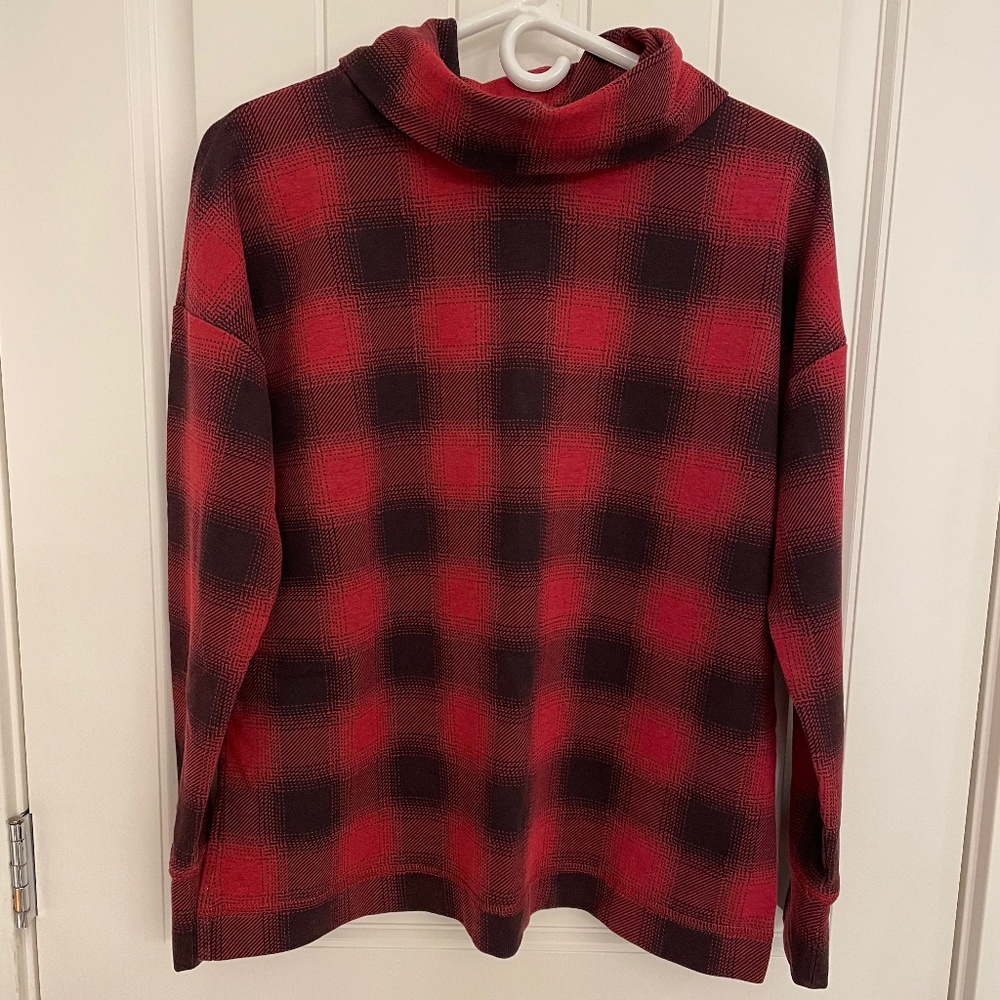 J Jill Fit Ombré Red and Black Top, Size S